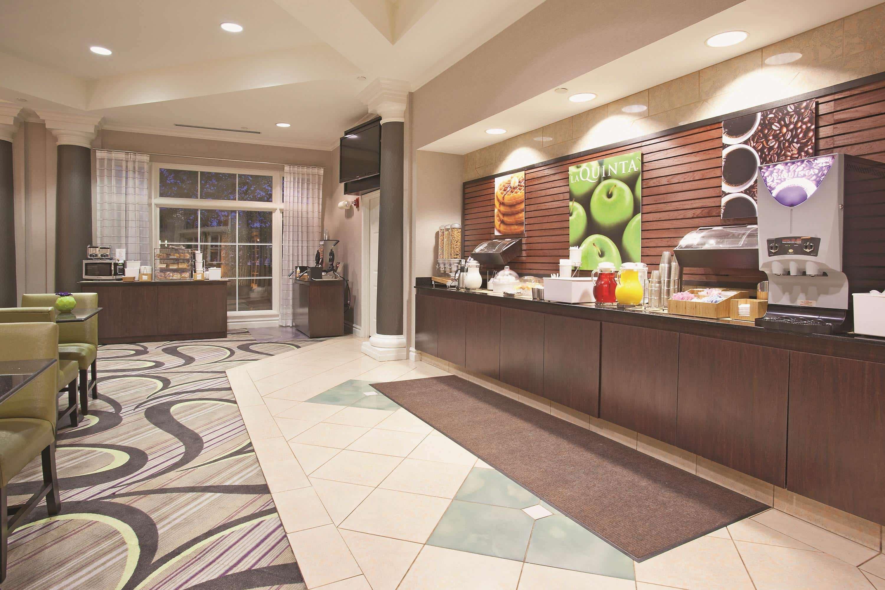 La Quinta By Wyndham Pueblo Hotell Eksteriør bilde